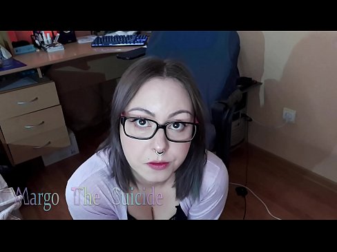 ❤️ Сексуальна дівчина в окулярах глибоко відсмоктує дилдо на камеру ❤️❌ Секс-відео у нас ❤