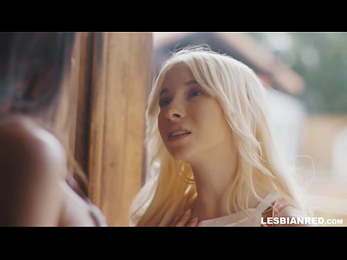 ❤️ Дівчина приходить додому через кілька місяців і в кінцевому підсумку їсть кицьку своєї мачухи ❤️❌ Секс-відео у нас ❤