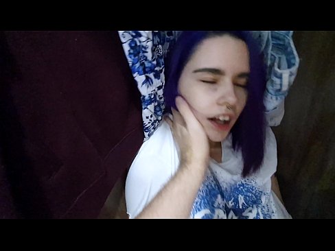 ❤️ Знайшов мою сестру в шафі і допоміг їй закінчити ❤️❌ Секс-відео у нас ❤